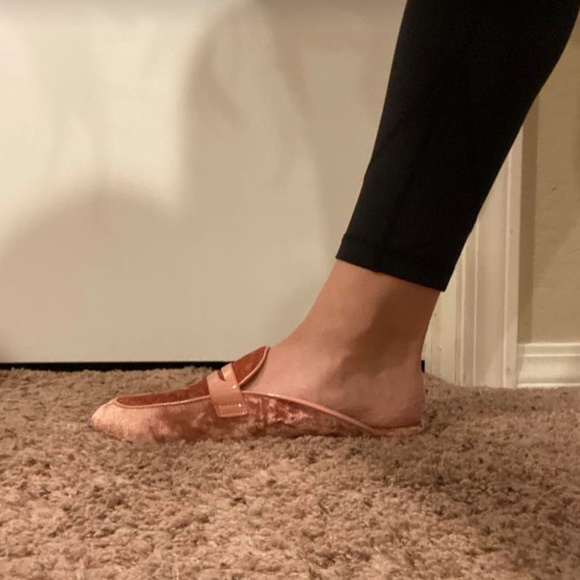 Hot Kiss pink crushed velvet penny loafer flats - Picture 2 of 5